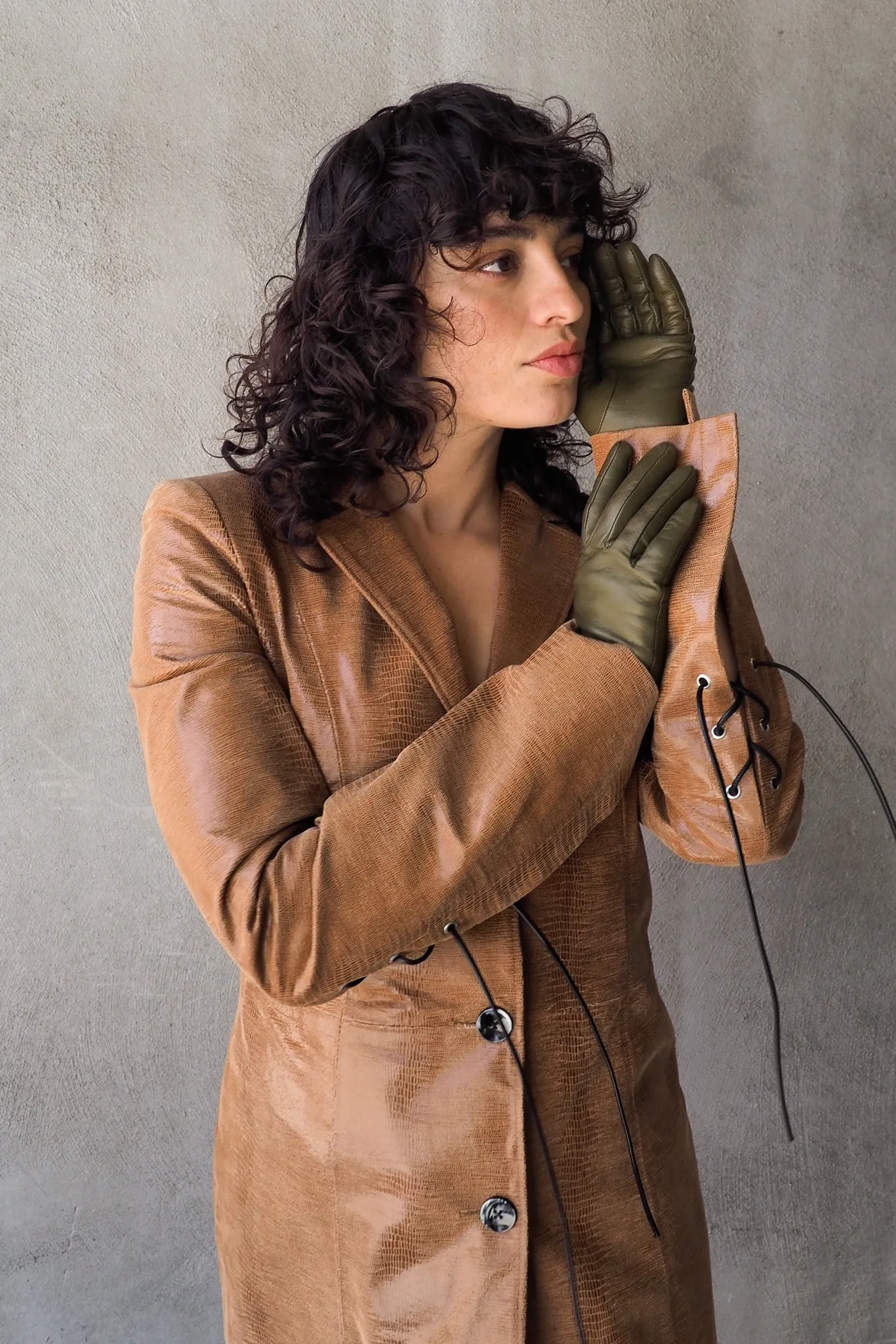 Classic Gloves in Bog Green