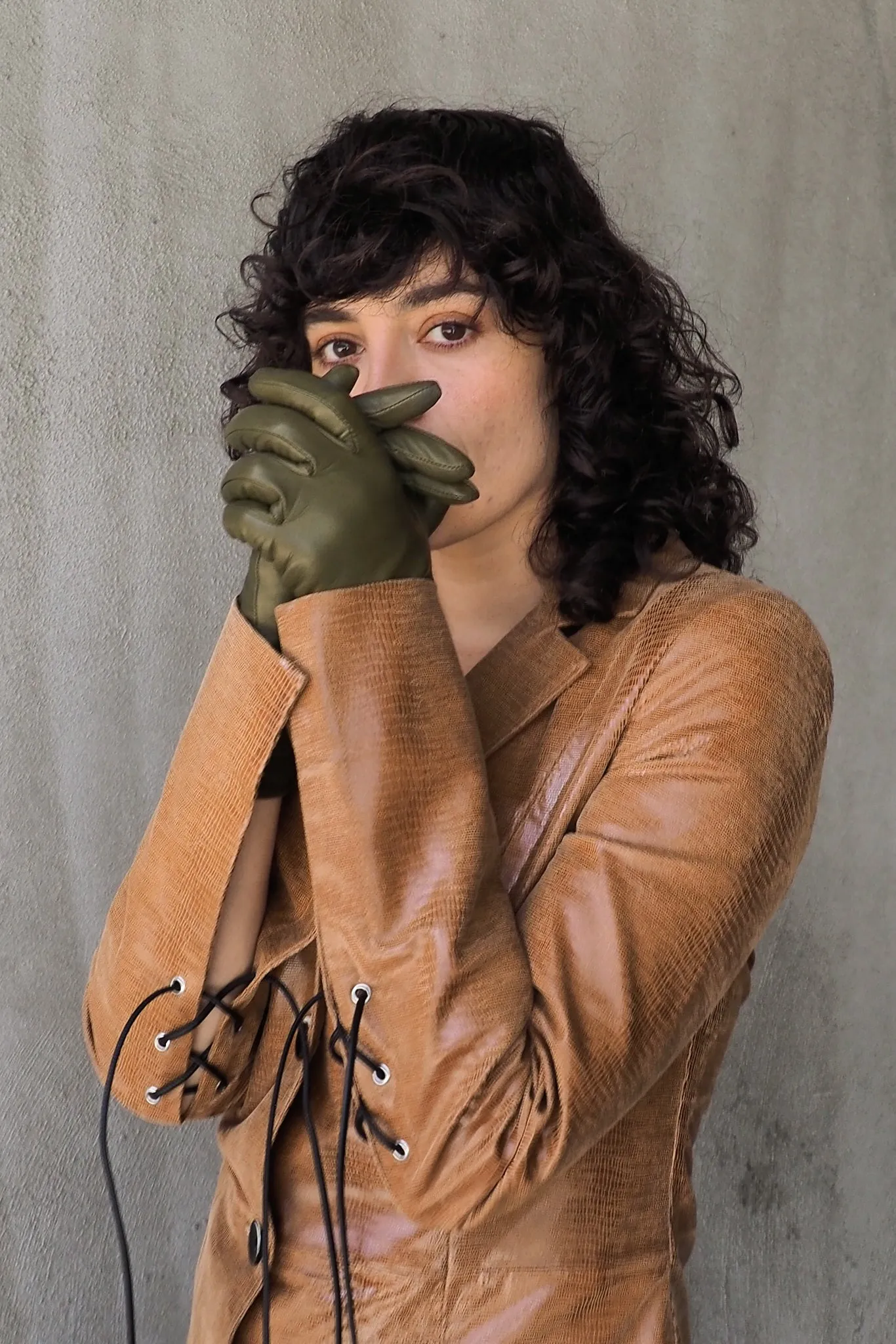 Classic Gloves in Bog Green