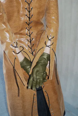 Classic Gloves in Bog Green