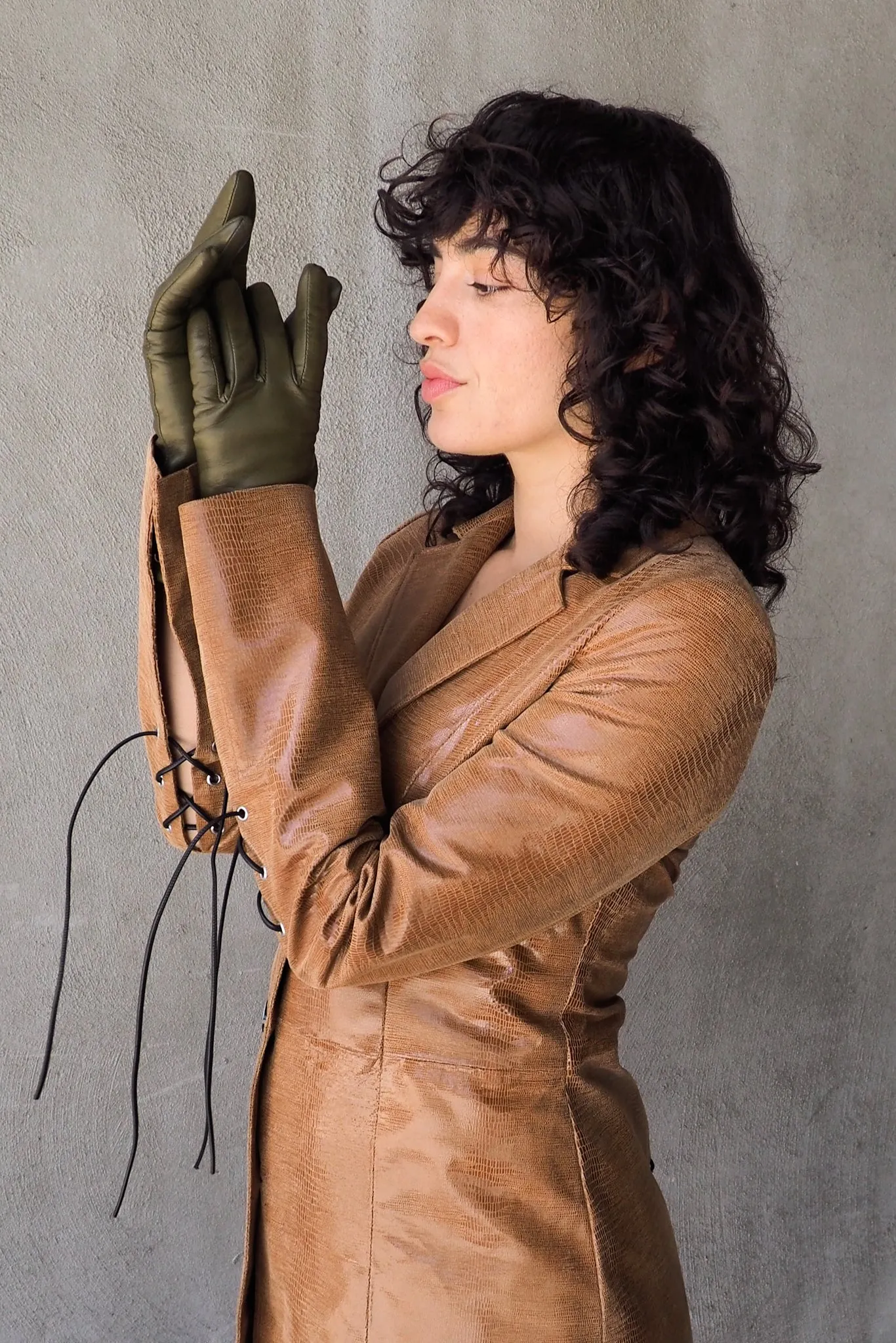 Classic Gloves in Bog Green