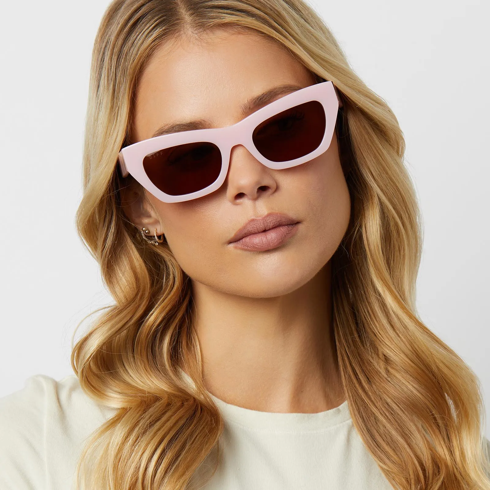 KATARINA - PINK VELVET   BROWN SUNGLASSES